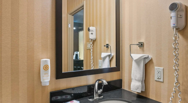 Четырёхместный номер Standard Comfort Inn