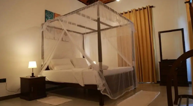 The villa has 6 bedrooms, 1 bathroom, a flat-screen Tv with satellite channels,