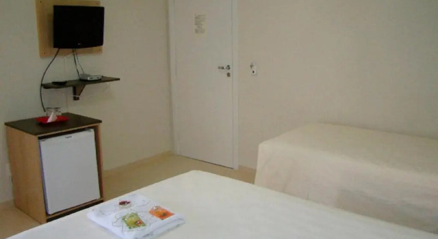 Четырёхместный номер Standard Hotel Rosa da Ilha Guaruja - 80m do mar, 02 piscinas, sala de jogos, brinquedão de percurso para crianças