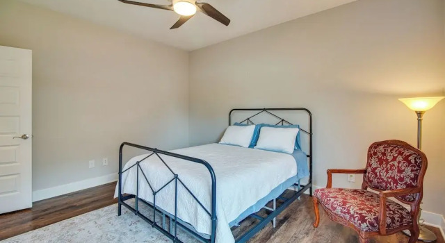 Коттедж Fayetteville Vacation Rental w/ Deck & Shared Pool