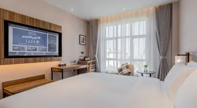 Люкс Homeinn Plus Hotel (Shanghai Meilan Lake Luonan Xincun Subway Station)