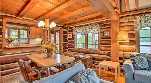 Waterfront Lake George Cabin: Walk to Water, Забронировать Дом для отпуска Виллы Лейк-Джордж, рядом с Lake George Historical Association, Вилла