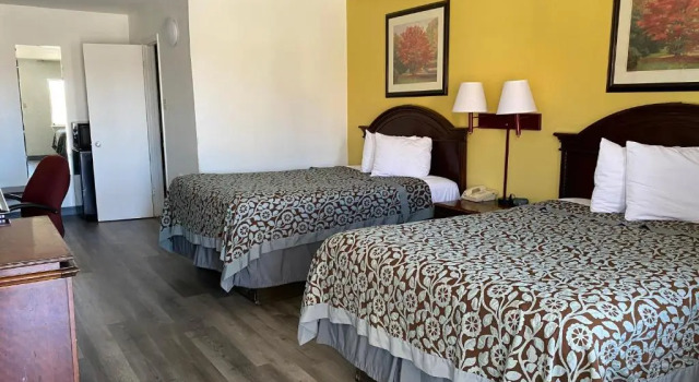 Четырёхместный номер Deluxe Days Inn by Wyndham Van Horn TX