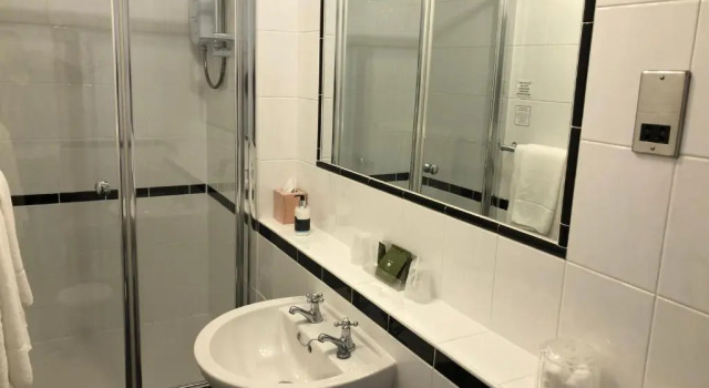 Студия Superior Adcote House