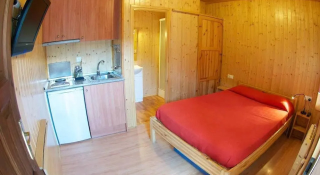 Camping La Borda del Pubill, Varaa Leirintäalue Hotellit Tavascan uima-altaalla, Uima-allas