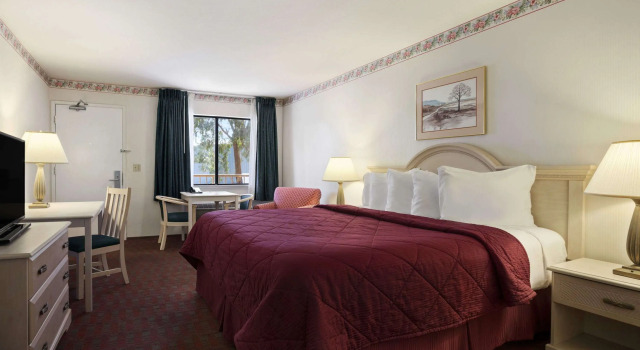 Days Inn by Wyndham Gilroy