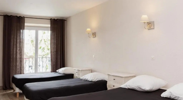 Четырёхместный номер Standard Coq Hôtel