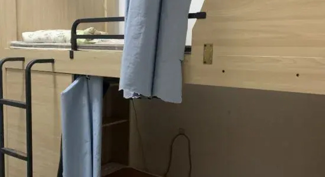 Кровать в общем номере (мужской номер) Haikuotiankong Youth Hostel