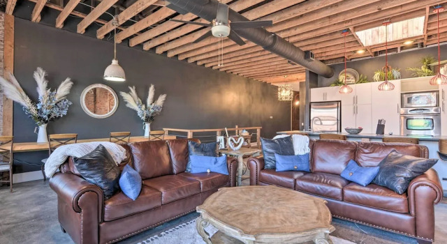Апартаменты с 2 комнатами с балконом Upscale Loft in the Heart of Dtwn Springfield