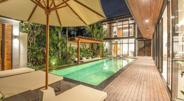 Vibrant 6BR Canggu Retreat 400m to the Ocean