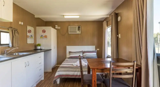 Serpentine Falls Park Home & Tourist Village, Buchen Sie Hotel  
