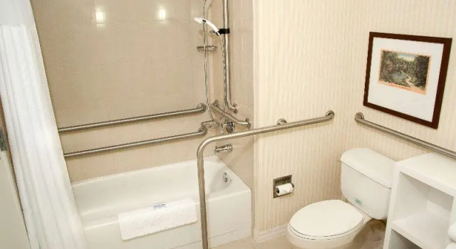 Шестиместный номер Standard DoubleTree by Hilton Collinsville/St.Louis
