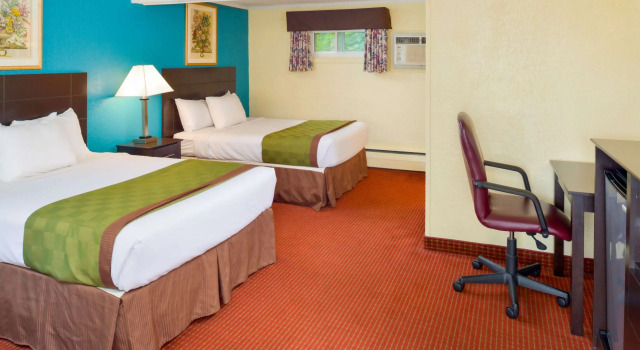 Четырёхместный номер Standard Rodeway Inn Orleans - Cape Cod