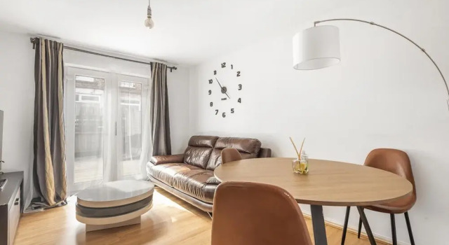 Entire Home - Cosy 3 Bedroom House Close to Levenshulme Station 13 Mins to Manchester City Centre