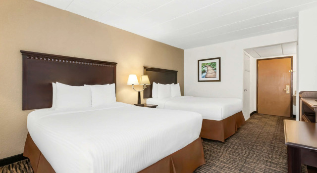 Четырёхместный номер Standard Best Western Hazlet Inn