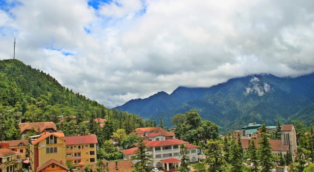 Трёхместный номер Deluxe с балконом и с видом на горы Sapa Aroma Hotel