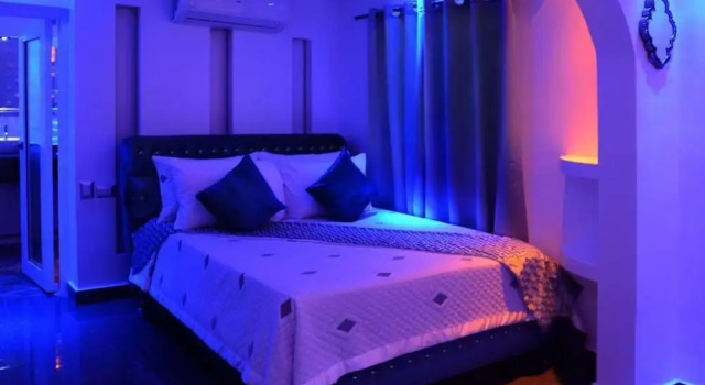 Luxury 14 Bedroom Villa Walking to Clubs/beaches!
