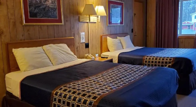 Четырёхместный номер Deluxe Red Ranch Inn