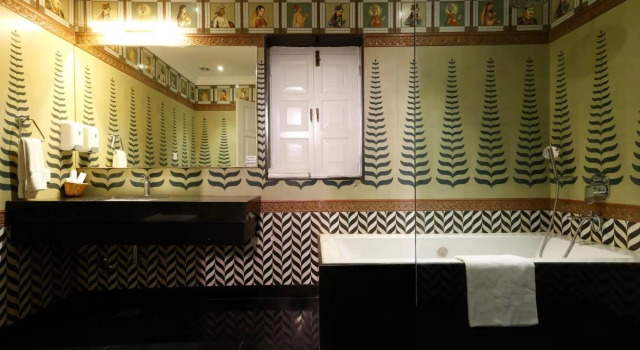 Saroja Heritage, Varanasi, Забронировать Отель Варанаси штат Уттар-Прадеш