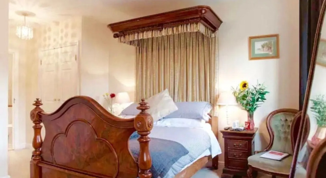 Люкс с балконом Lynbrook  Guests House