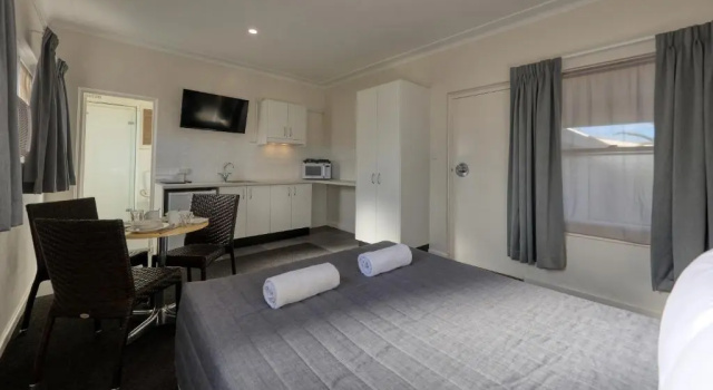 Апартаменты с 2 комнатами Cowra Motor Inn