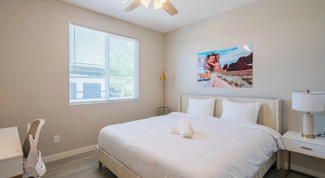 The One Luxury Stay with Pool and Gym, Book Hotel Glendale 