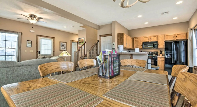 Tannersville Cozy Home w/ Deck, 1 Mi to Camelback!