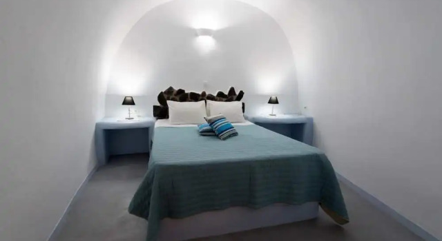 Fira White Residence