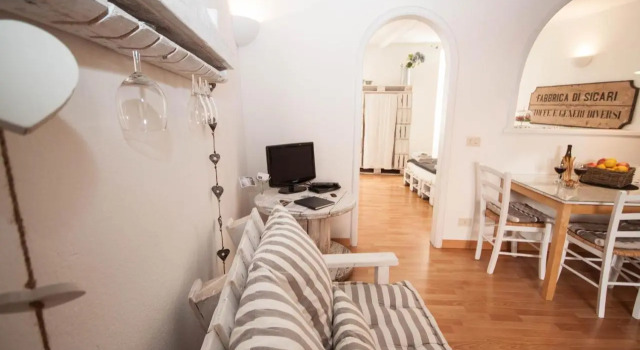 Vista Menaggio Centro by Lovecomo (Adults Only), Book Lejlighed Hoteller i Menaggio med parkering, Parkering