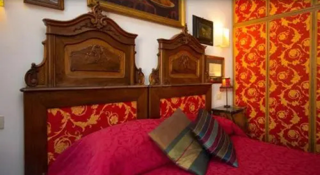 Domus Valeria B&B, Забронировать Отель «постель и завтрак» Спанья Рим, рядом с Посольство США в Риме