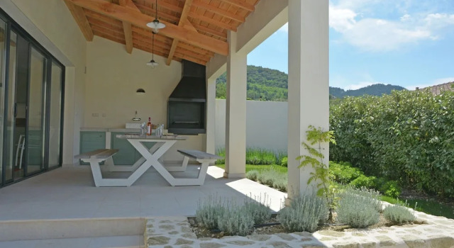 Wonderful Villa in Malaucène with Swimming Pool