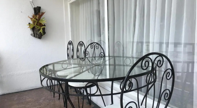 Полулюкс Regines Hotel