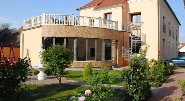 Viktória Hotel