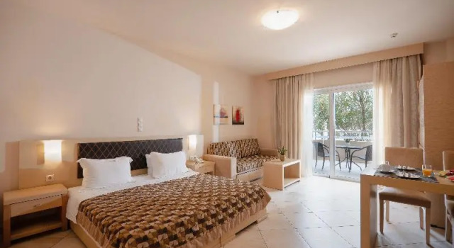 Двухместный номер Standard с балконом и с видом на окрестности Molos Bay Hotel