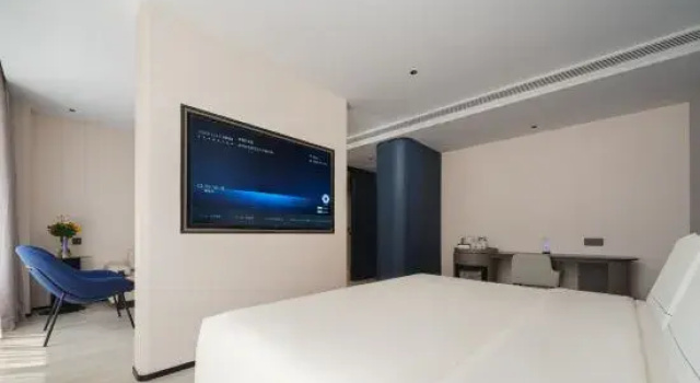 Двухместный люкс Superior Dalian Donggang Business District Music Fountain Square  ATOUR Light Hotel