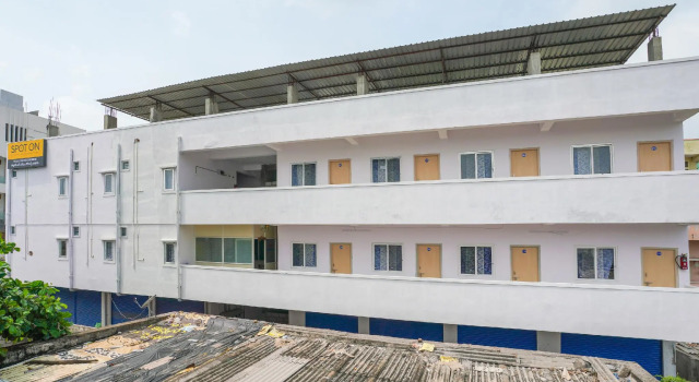 SPOT ON 61855 R S V  Hotels, Rezerwuj Hotel Hajdarabad 