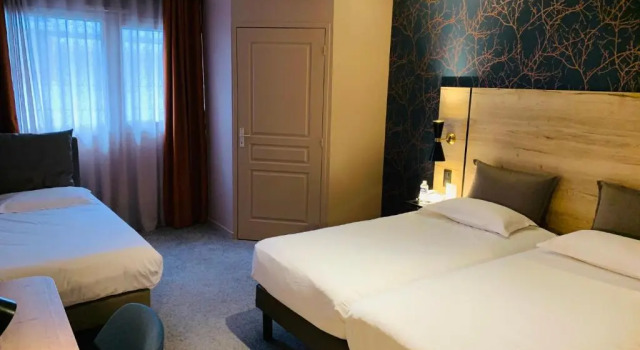 Трёхместный номер Standard Brit Hotel Ker Lann Aeroport - Parc Expo