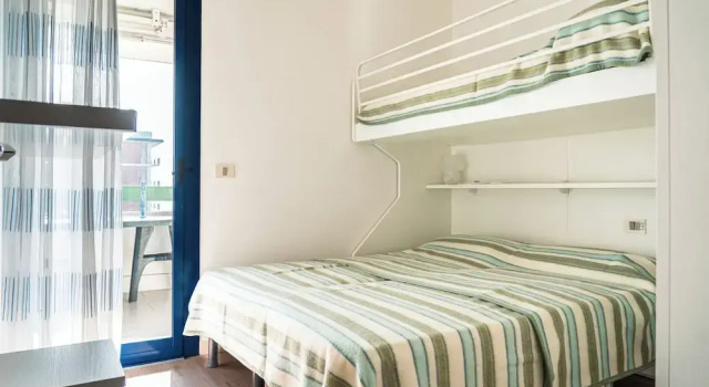 Enjoy the sea View From our Spacious Balcony, Prenota Appartamento Hotel a Veneto con parcheggio, Parcheggio