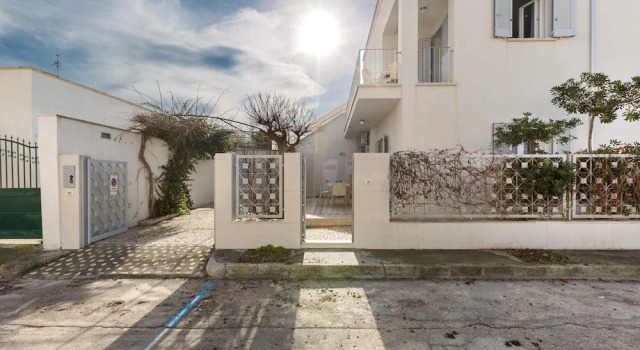 Residence Spiaggia d'Oro, Забронировать Дом для отпуска Коттеджи Торре-Лапилло, Коттедж