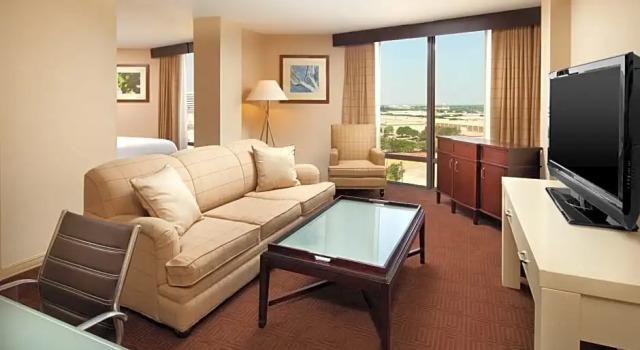 Полулюкс Sheraton Dallas Hotel by the Galleria
