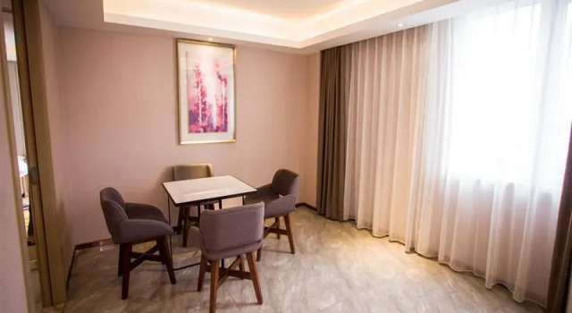 Люкс Deluxe Lavande Hotel Dongguan Houjie Convention Cente Shanmei subway station