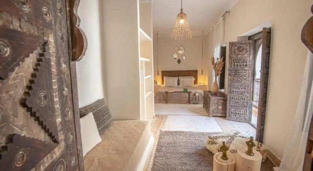 Camera Standard Riad Farhan