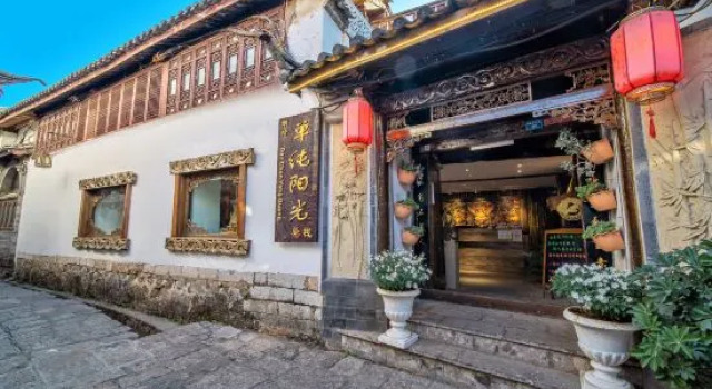 Lijiang pure sunshine · panoramic view of the ancient city and snow mountain, Забронировать Отель Лицзян Юньнань, рядом с Улица Сквер-стрит Древнего города Даянь
