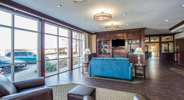 Comfort Suites Columbia - University Area, Buchen Sie Hotel Columbia Missouri