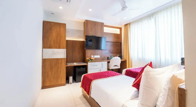 Номер Executive Ramee Tarang Hotel Indore
