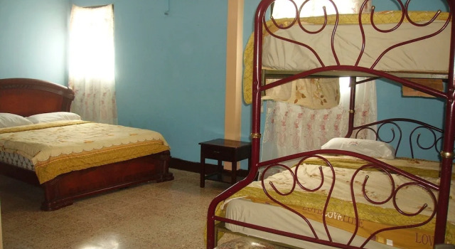 Трёхместный номер Standard c 1 комнатой Hotel Eloy Alfaro - Hostel
