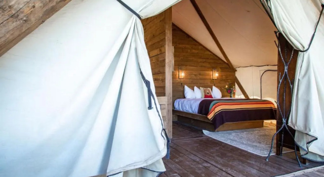 Perhe Teltta Conestoga Ranch Glamping Resort