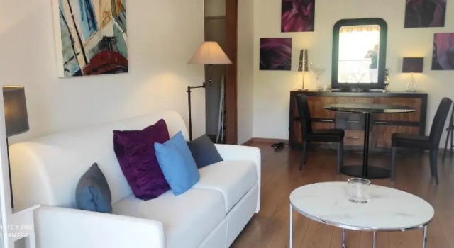 Appartement d'une chambre avec vue sur la ville balcon et wifi a Cogolin a 5 km de la plage, Забронировать Апартаменты/квартира Отели в центре Коголен, в центре