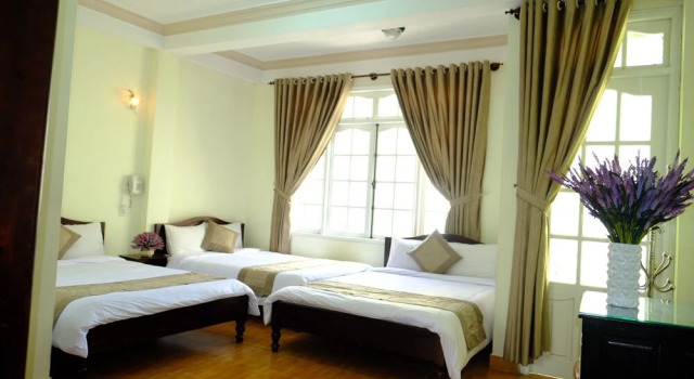 Кровать в общем номере Kamy Phương House and Spa