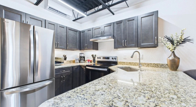 Loft Getaway Near Port Beach -unit 203, Varaa Huoneisto Cape Canaveral Space Coast